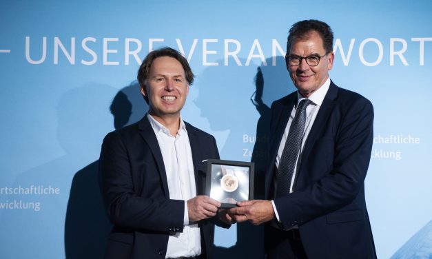 Dr. Martin Kamp durch Bundesminister ausgezeichnet
