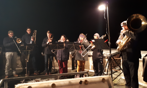 24.12. Turmbläser spielen von Kempener Burg