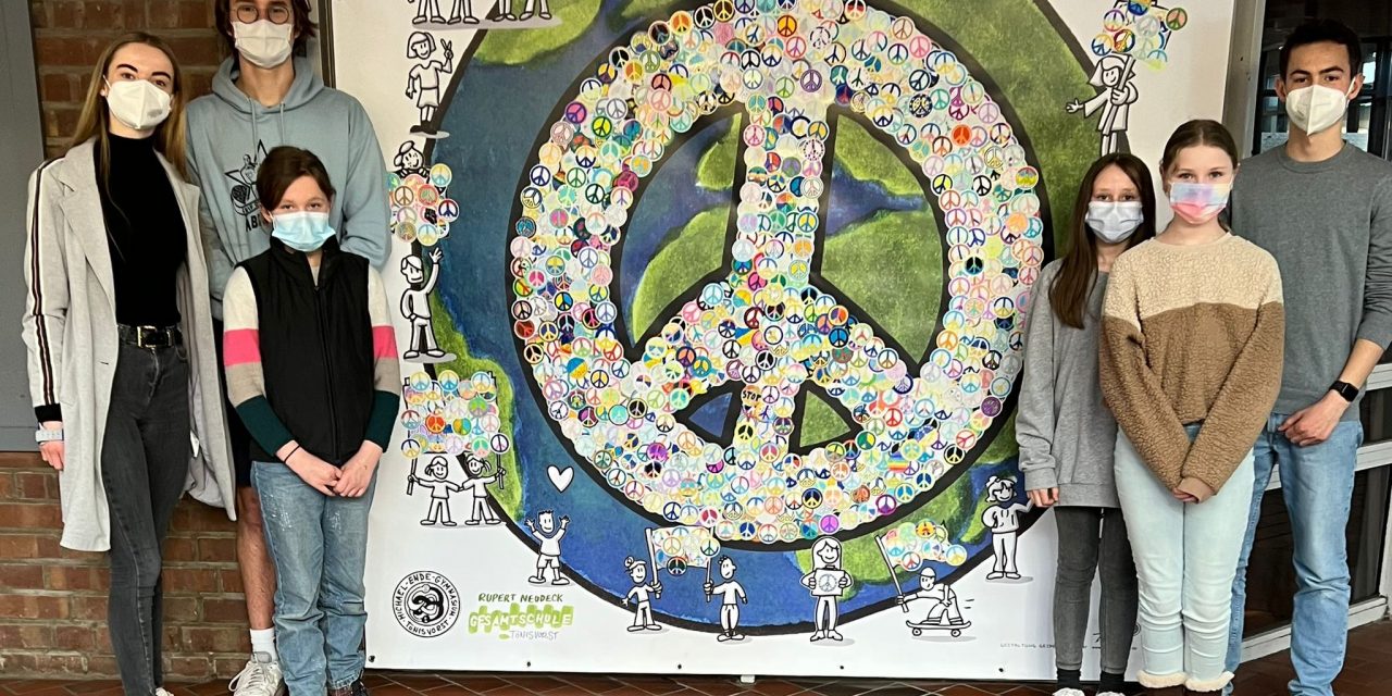 Schüler setzen Zeichen für Frieden in der Welt