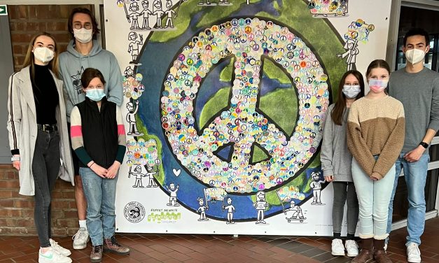 Schüler setzen Zeichen für Frieden in der Welt