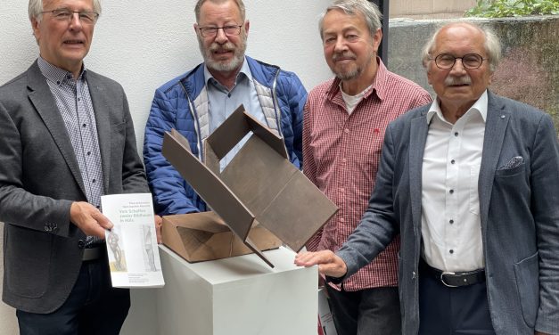 Hülser Bildhauer stellen Werke aus
