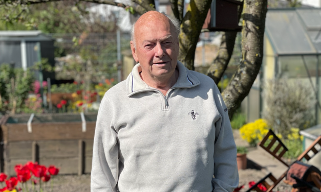 77 Kleingärtner voller Freude und Erholung in ihren Gärten