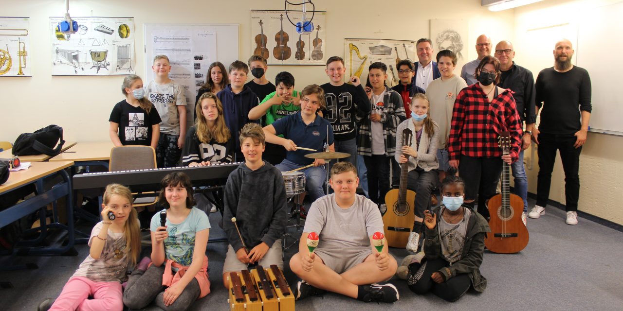 Rupert-Neudeck-Gesamtschule kooperiert mit dem Akkordeon-Orchester