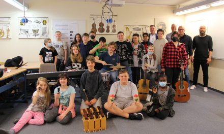 Rupert-Neudeck-Gesamtschule kooperiert mit dem Akkordeon-Orchester