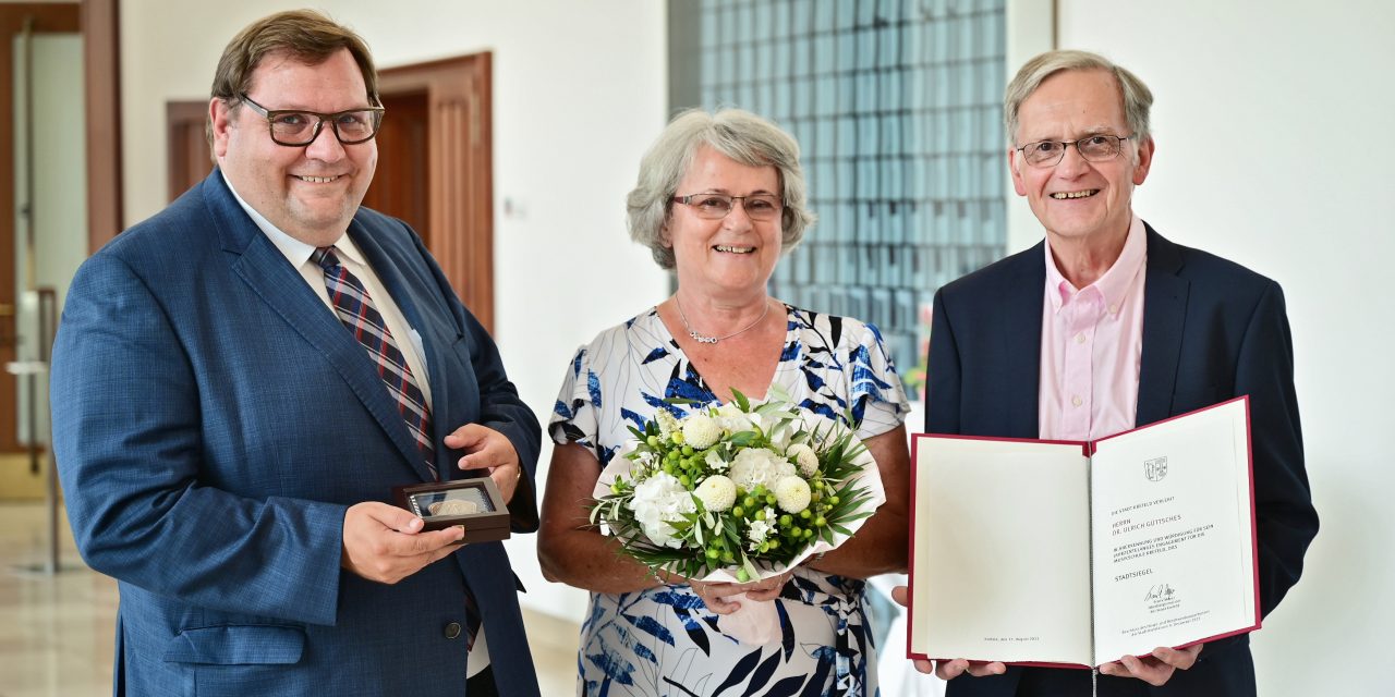 Ehemaliger Schulleiter Dr. Güttsches erhielt Stadtsiegel