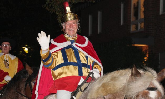 Zum 21. Mal reitet Johannes Doekels als St. Martin durch Tönisberg