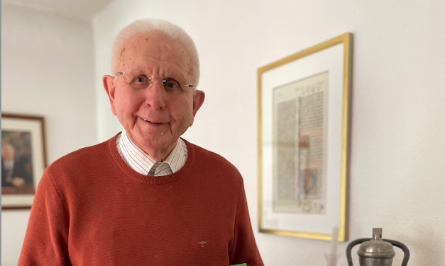 Ehrenbürger Karl-Heinz Hermans hat Buch geschrieben