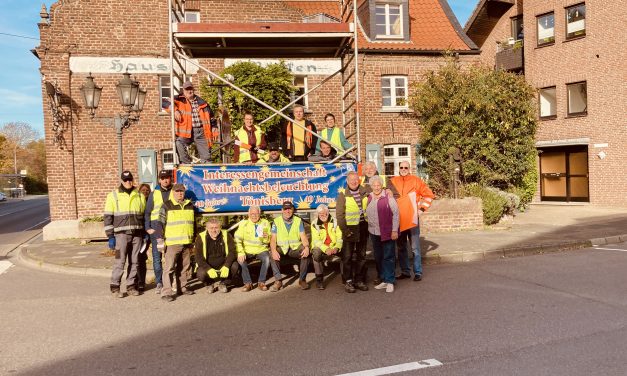 Private Gemeinschaft sorgt seit 40 Jahren für weihnachtliches Licht in Tönisberg