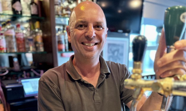 Comix-Gastronom Daniel Sahni wird Ehrenleutnant