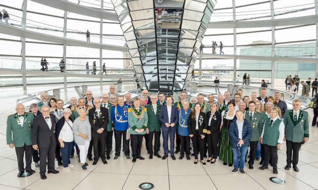 Kempener Schützen besuchten Martin Plum im Bundestag