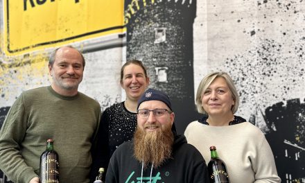 Familie Superat feiert Wiedereröffnung im neuen trinkgut Getränkemarkt
