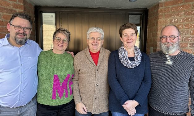 „Irgendwo im Nirgendwo“ heißt es bei der Hölschen Komödie