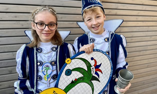 Kinderprinzenpaar mag Sport mit dem Ball