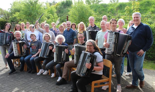 Kooperationskonzert der Covestro Symphoniker Krefeld und des Akkordeon-Orchesters St. Tönis 
