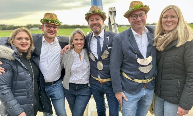 Hoch lebe das neue Königshaus der Hoteser