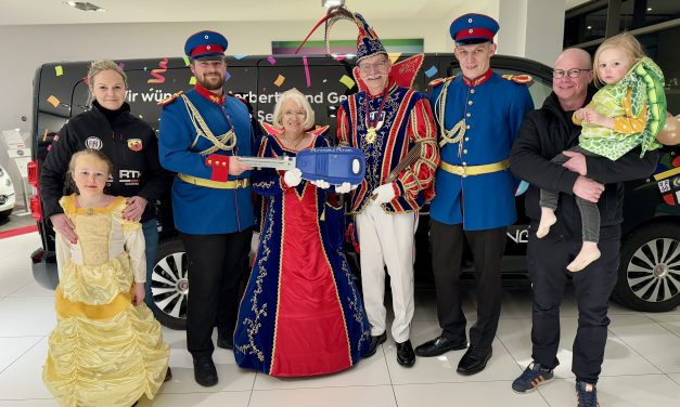 Das Kempener Prinzenpaar startet elektrisch in die Session