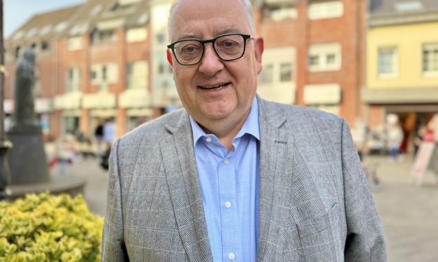 Dr. Kristian Schneider möchte auf den Chefsessel im Rathaus 