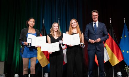 Ministerpräsident ehrt Hülserinnen