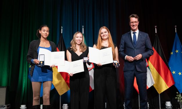 Ministerpräsident ehrt Hülserinnen