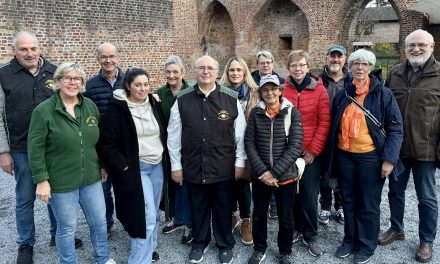 Adventsbasar im Heinrich-Joeppen-Haus und Weihnachtsklänge auf der Hülser Burg