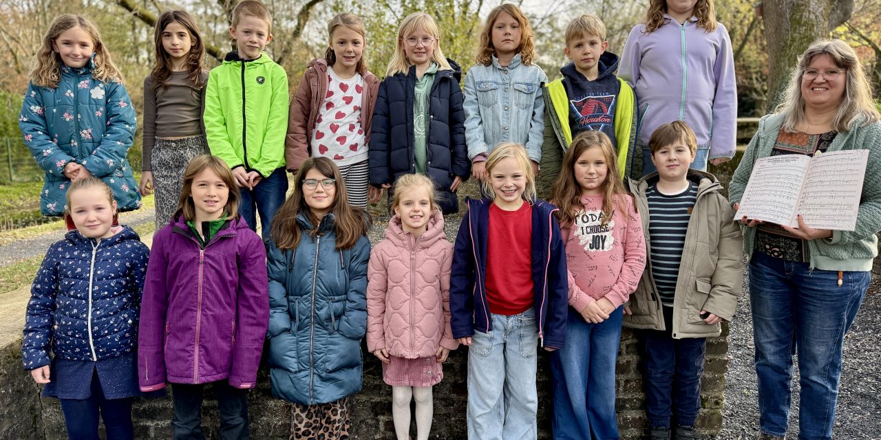 Schulchor seit 2016 beim Weihnachtssingen auf der Rennbahn dabei