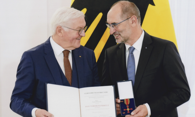 Vorster erhält Bundesverdienstkreuz 