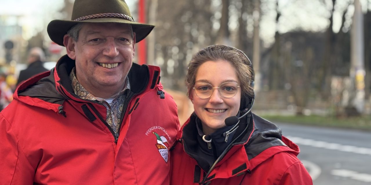 Wenn Vorst in Köln mitzieht: Vater und Tochter kontrollieren Pferd und Reiter im Rosenmontagszug