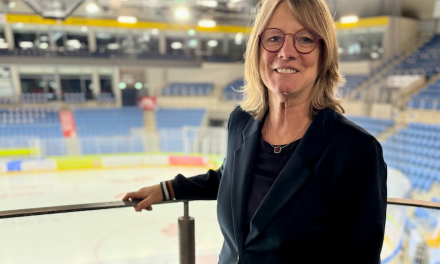 Zwischen Eisfläche und Konzertbühne: Inge Klaßen ist seit 20 Jahren Arenamanagerin an der Westparkstraße