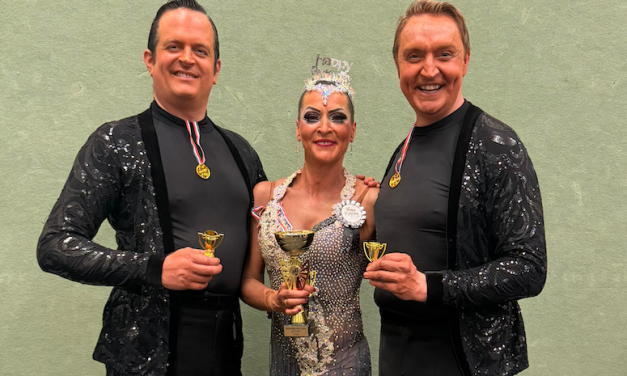 Drei Kempener tanzen Lateinformation in der Bundesliga