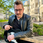 Stadtchat mit Dennis Hormes, Rockgitarrist, Sänger und Synchronsprecher 