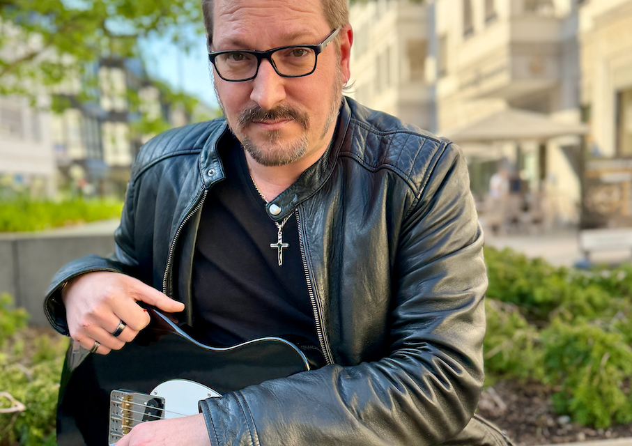 Stadtchat mit Dennis Hormes, Rockgitarrist, Sänger und Synchronsprecher 