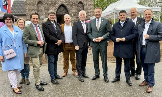Ein Stück Heimat erstrahlt neu – Kapelle Ziegelheide feierlich wiedereröffnet
