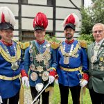 Frank Moos holt die Bezirksstandarte nach Vorst