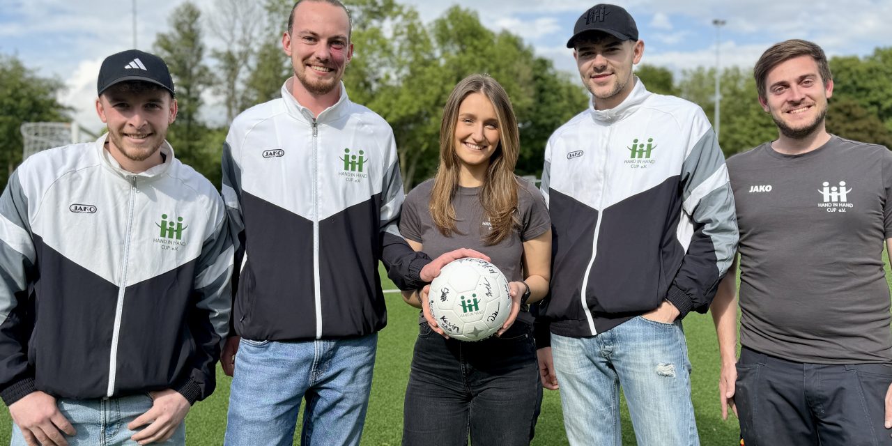Kicken, Kinderattraktionen und Tanzen beim Hand-in-Hand Cup