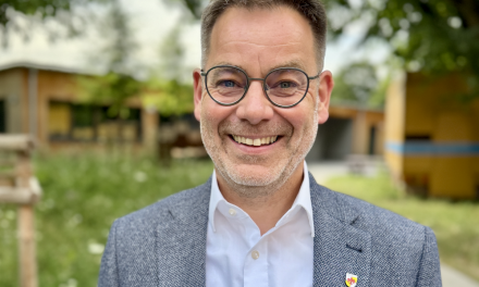 Gemeindechat mit Stefan Schumeckers (CDU), Bürgermeister der Sport- und Freizeitgemeinde Grefrath
