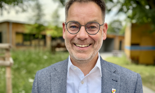 Gemeindechat mit Stefan Schumeckers (CDU), Bürgermeister der Sport- und Freizeitgemeinde Grefrath
