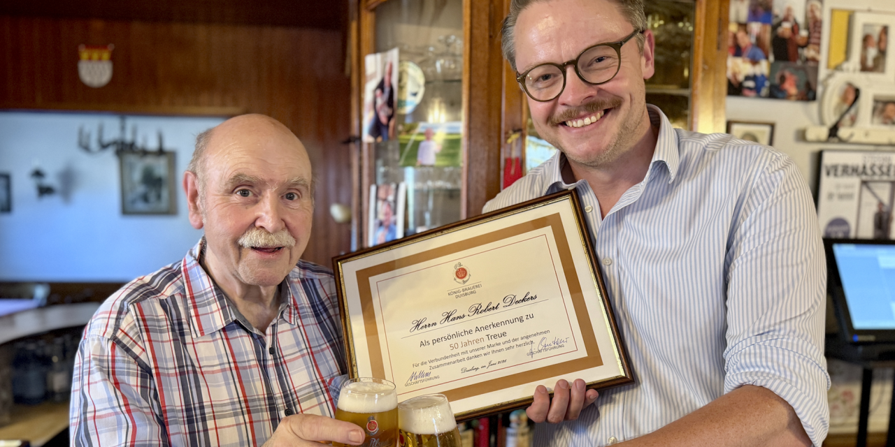 König-Brauerei zeichnet Robby Deckers aus und lädt zur Brauereibesichtigung ein 