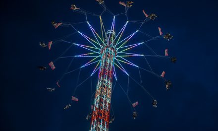 40 Meter Hoher Kettenflieger bereichert Herbstkirmes