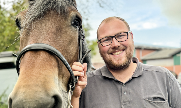 Stadtteilchat mit dem neuen Martinsdarsteller von Hüls Sebastian Naebers
